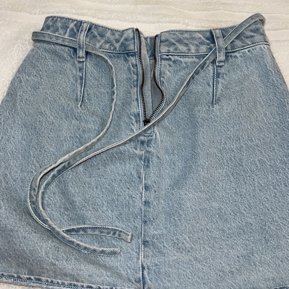 Pacsun denim skirt with tie and zipper in back - Picture 4 of 4